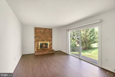 Living - 8902 Huxley Ct, Springfield, VA 22153 photo 6 of 12