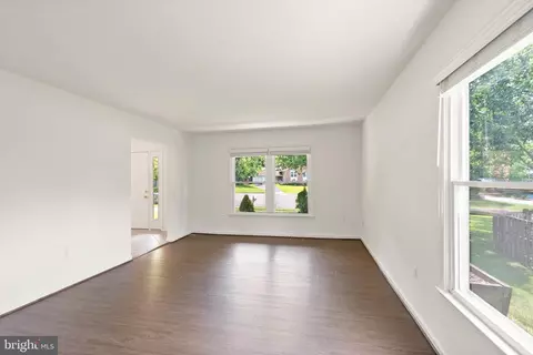 Living - 8902 Huxley Ct, Springfield, VA 22153 photo 11 of 12
