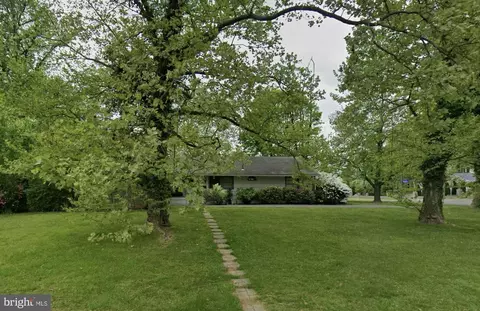 7117 Oak Ridge Rd, Falls Church, VA 22042
