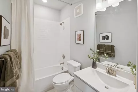 Bath - 14986 Deco Cir, Chantilly, VA 20151 photo 2 of 5