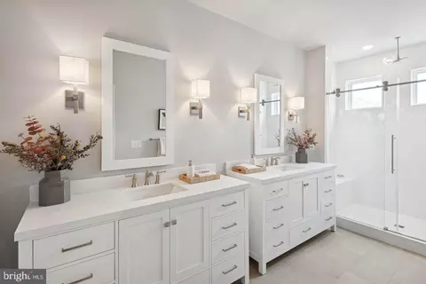 Bath - 14986 Deco Cir, Chantilly, VA 20151 photo 4 of 5