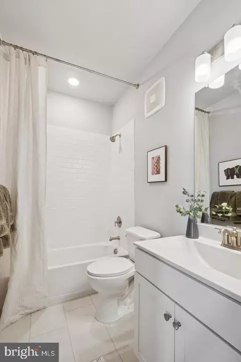 Bath - 14986 Deco Cir, Chantilly, VA 20151 photo 3 of 5