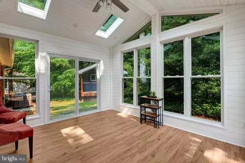 Exterior - 8622 Kenilworth Dr, Springfield, VA 22151 photo 2 of 9