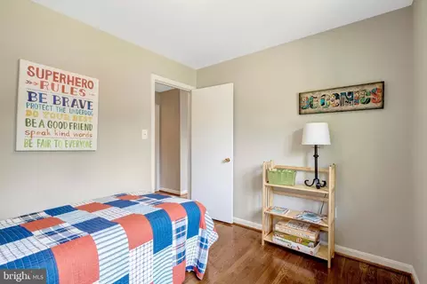 Bedroom - 8622 Kenilworth Dr, Springfield, VA 22151 photo 2 of 8
