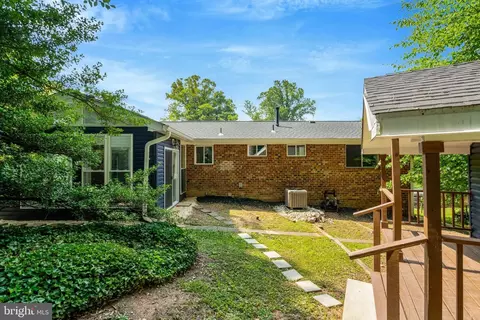 Exterior - 8622 Kenilworth Dr, Springfield, VA 22151 photo 8 of 9