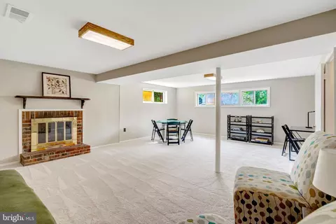 Living - 8622 Kenilworth Dr, Springfield, VA 22151 photo 4 of 4