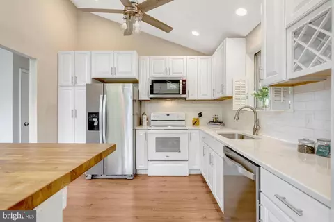 Kitchen - 8622 Kenilworth Dr, Springfield, VA 22151 photo 3 of 3