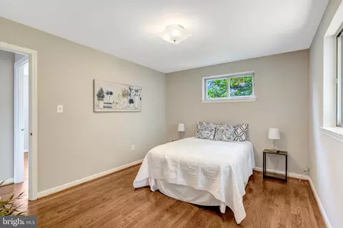 Bedroom - 8622 Kenilworth Dr, Springfield, VA 22151 photo 6 of 8