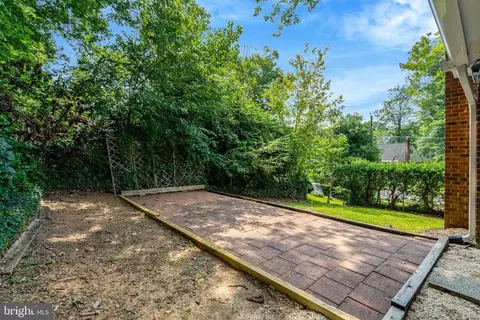 Exterior - 8622 Kenilworth Dr, Springfield, VA 22151 photo 5 of 9