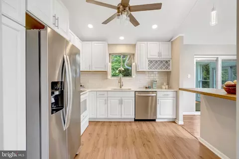 Kitchen - 8622 Kenilworth Dr, Springfield, VA 22151 photo 1 of 3
