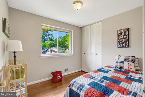 Bedroom - 8622 Kenilworth Dr, Springfield, VA 22151 photo 1 of 8