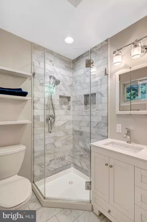 Bath - 8622 Kenilworth Dr, Springfield, VA 22151 photo 2 of 4