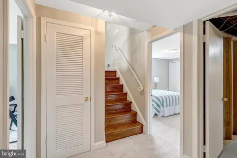 Entry Way - 8622 Kenilworth Dr, Springfield, VA 22151 photo 1 of 2
