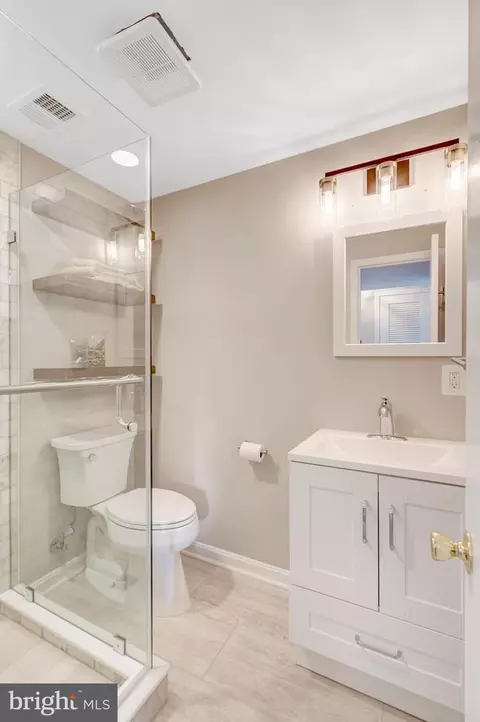 Bath - 8622 Kenilworth Dr, Springfield, VA 22151 photo 3 of 4