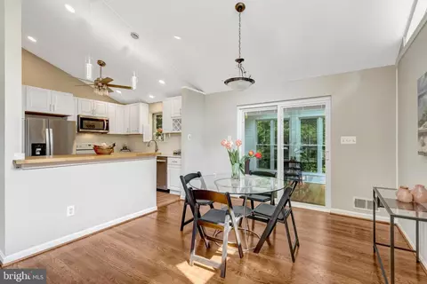 Dining - 8622 Kenilworth Dr, Springfield, VA 22151 photo 2 of 3