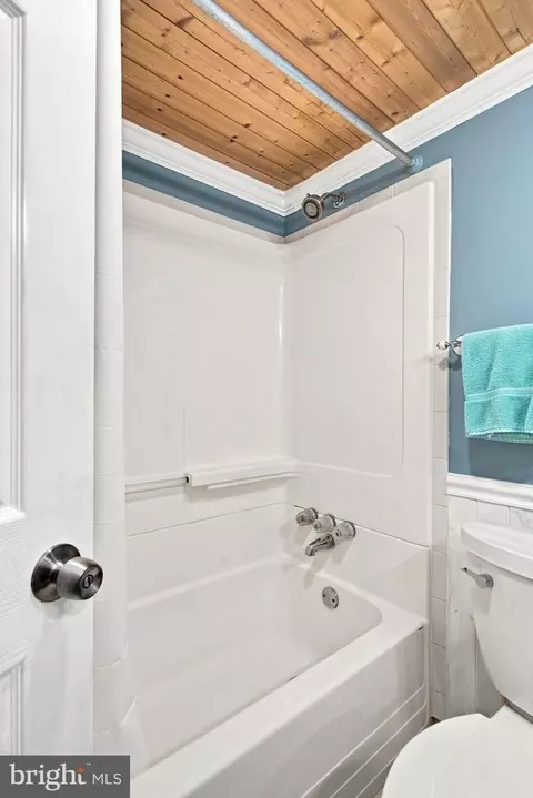 Bath - 7113 Galgate, Springfield, VA 22152 photo 2 of 7