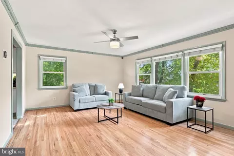 Living - 7113 Galgate, Springfield, VA 22152 photo 4 of 6