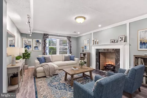 Living - 7113 Galgate, Springfield, VA 22152 photo 2 of 6