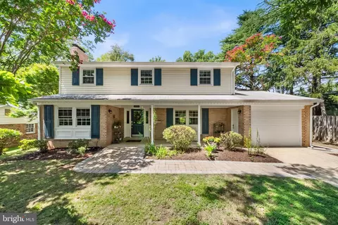 2726 Welcome Dr, Falls Church, VA 22046