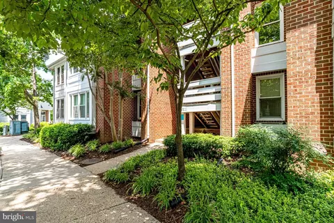 3151 B Covewood Ct, Falls Church, VA 22042