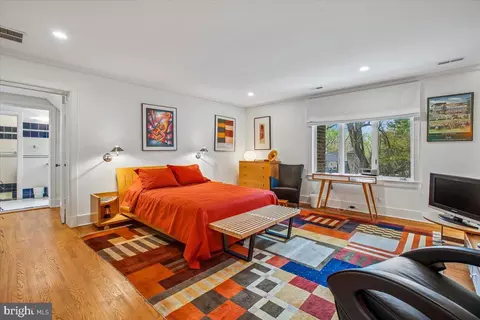 Bedroom - 700 Belgrove Rd, Mclean, VA 22101 photo 4 of 9