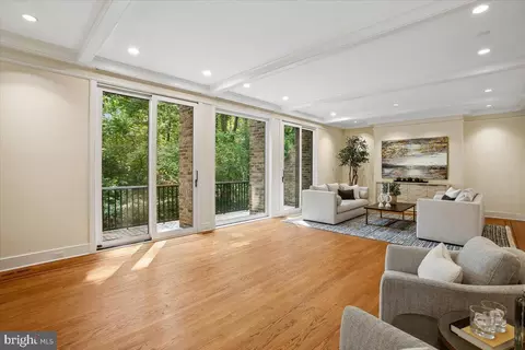 Living - 700 Belgrove Rd, Mclean, VA 22101 photo 3 of 6