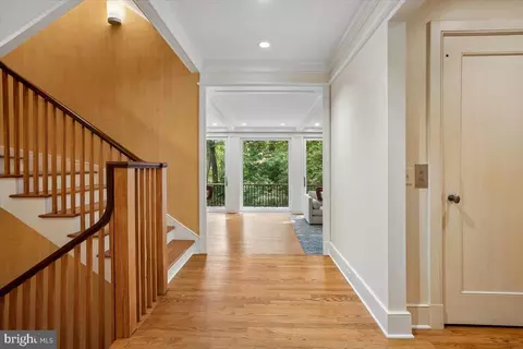Entry Way - 700 Belgrove Rd, Mclean, VA 22101 photo 4 of 10