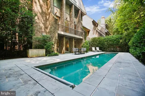 Exterior - 700 Belgrove Rd, Mclean, VA 22101 photo 3 of 9