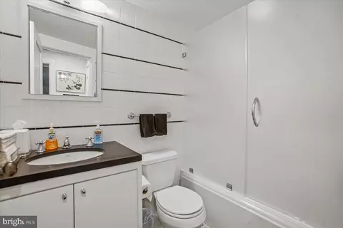 Bath - 700 Belgrove Rd, Mclean, VA 22101 photo 9 of 9