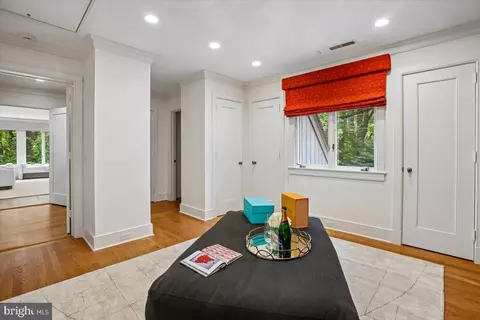 Entry Way - 700 Belgrove Rd, Mclean, VA 22101 photo 10 of 10