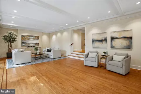 Living - 700 Belgrove Rd, Mclean, VA 22101 photo 5 of 6