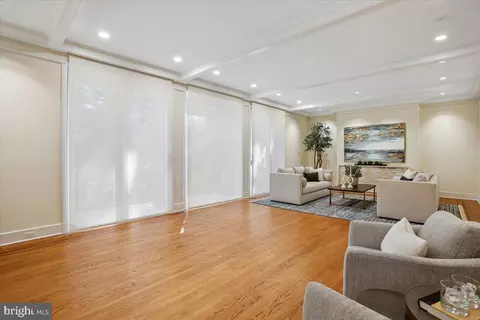 Living - 700 Belgrove Rd, Mclean, VA 22101 photo 4 of 6