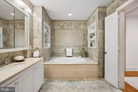 Bath - 700 Belgrove Rd, Mclean, VA 22101 photo 3 of 9