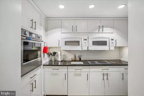 Kitchen - 700 Belgrove Rd, Mclean, VA 22101 photo 9 of 9
