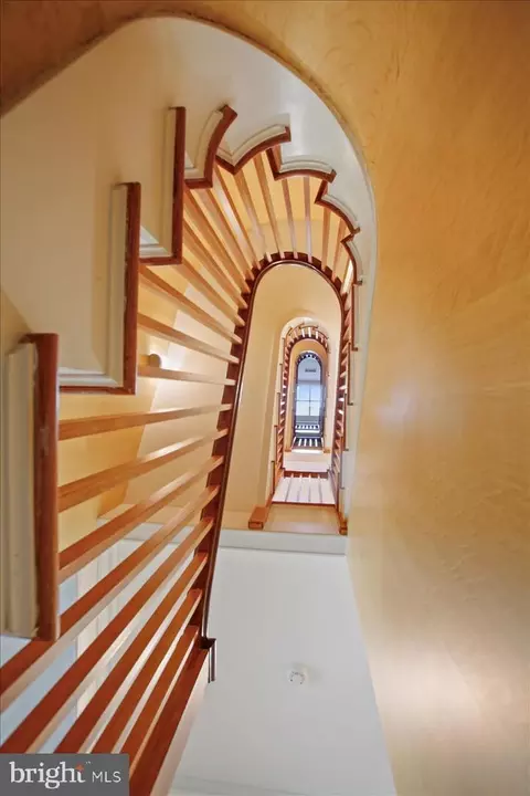 Entry Way - 700 Belgrove Rd, Mclean, VA 22101 photo 9 of 10