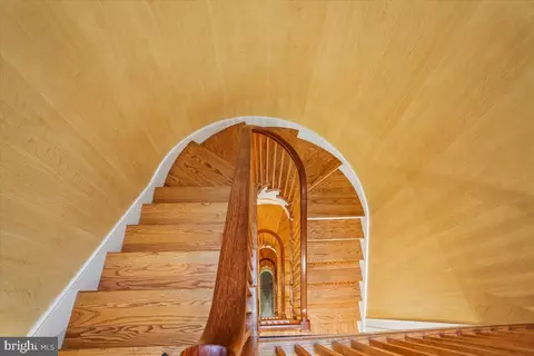 Entry Way - 700 Belgrove Rd, Mclean, VA 22101 photo 8 of 10