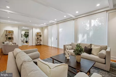Living - 700 Belgrove Rd, Mclean, VA 22101 photo 2 of 6