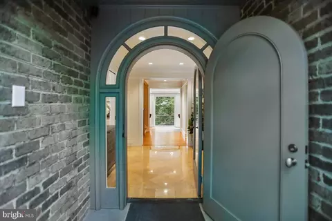 Entry Way - 700 Belgrove Rd, Mclean, VA 22101 photo 1 of 10
