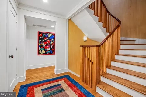 Entry Way - 700 Belgrove Rd, Mclean, VA 22101 photo 7 of 10