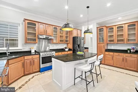Kitchen - 8181 Usher Dr, Lorton, VA 22079 photo 4 of 8