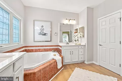 Bath - 8181 Usher Dr, Lorton, VA 22079 photo 3 of 6