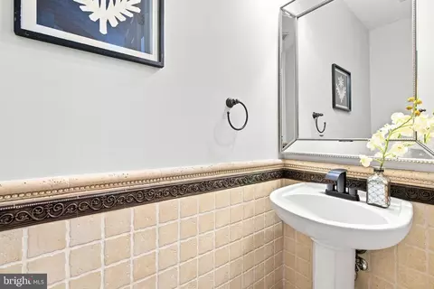 Entry Way - 8181 Usher Dr, Lorton, VA 22079 photo 2 of 10