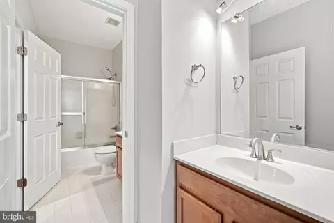 Entry Way - 8181 Usher Dr, Lorton, VA 22079 photo 9 of 10