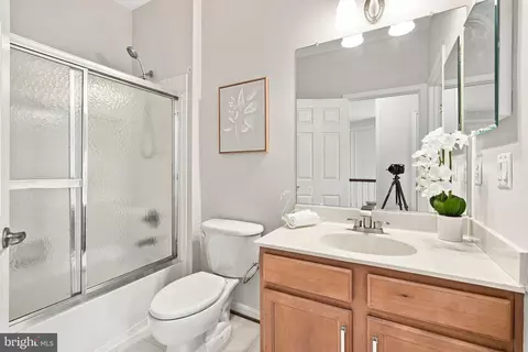 Bath - 8181 Usher Dr, Lorton, VA 22079 photo 5 of 6