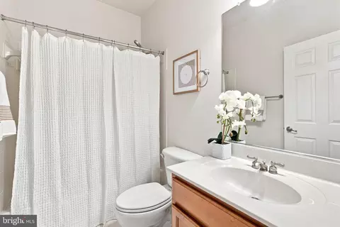 Bath - 8181 Usher Dr, Lorton, VA 22079 photo 4 of 6