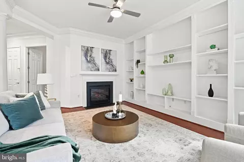 Living - 8181 Usher Dr, Lorton, VA 22079 photo 2 of 2