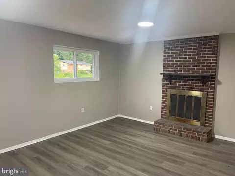 Living - 6403 Greeley Blvd, Springfield, VA 22152 photo 1 of 2