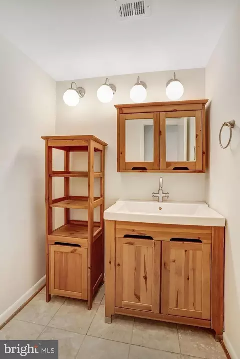 Bath - 1944 Winterport Cluster Cluster, Reston, VA 20191 photo 1 of 6