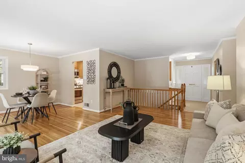 Living - 7821 Penley Pl, Springfield, VA 22151 photo 2 of 3