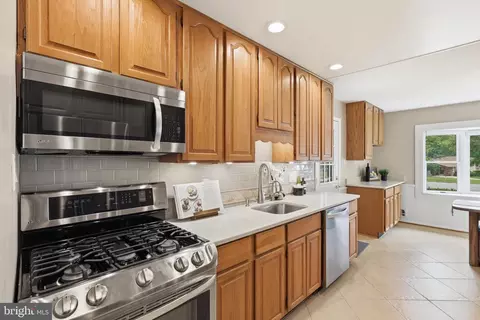 Kitchen - 7821 Penley Pl, Springfield, VA 22151 photo 2 of 2